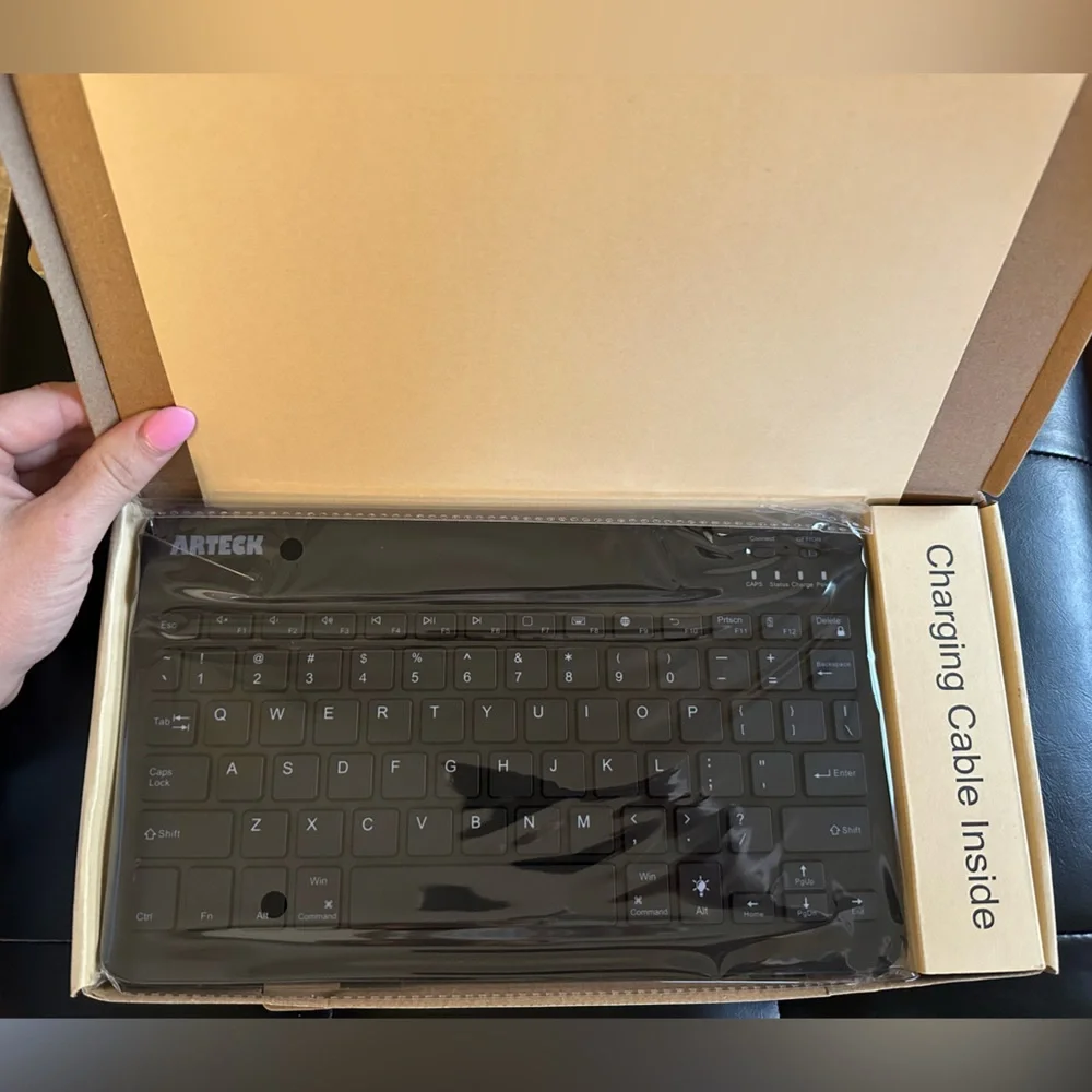 Brand new Arteck HB030B Bluetooth Keyboard